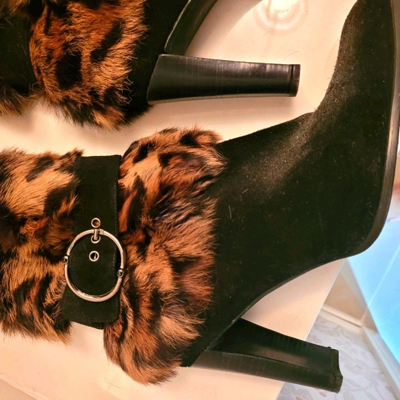 Vintage Stuart Weitzman genuine FUR and Suede heeled ankle boots SZ 10.5 - Picture 5 of 8